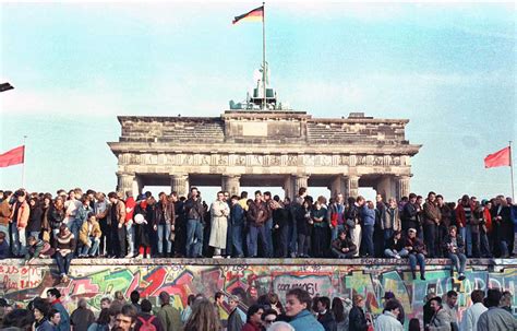 Berliner Mauermuuri: Kohtaus 1989 - Lännen ja Idän välinen jännitys ratkeaa historiallisella tavalla