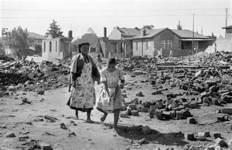 Sophiatown Removal Actin merkitystä apartheidin ja Etelä-Afrikan yhteiskunnallisen muutoksen kannalta